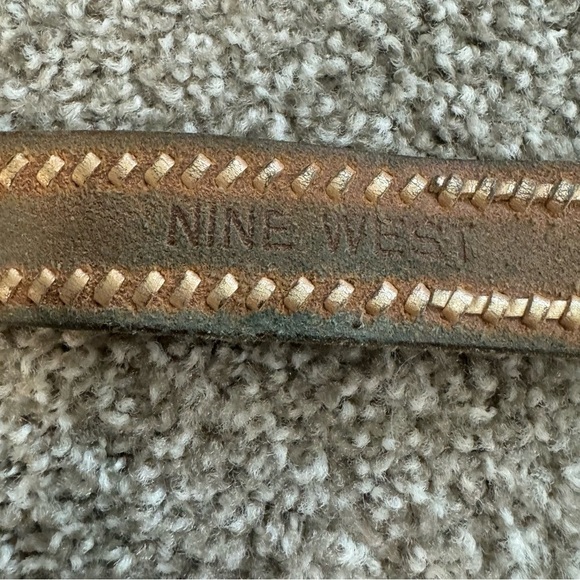 Nine West Women's Medium Metallic Gold Leather Stitch Trim Belt Western Woven - Picture 7 of 8